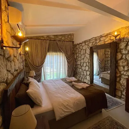 Hotel Kalabantia House 4*