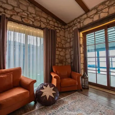 Hotel Kalabantia House 4*